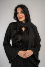 عباية خروج اسود مقلمة مع حزام - Image 7