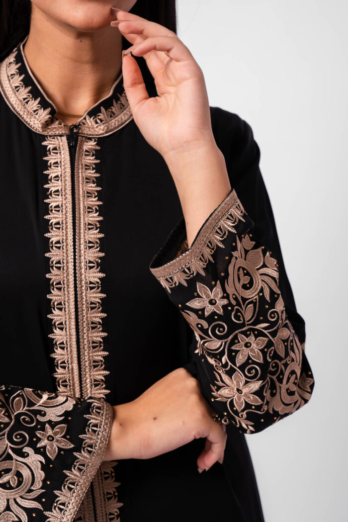 عباية خروج بتطريز على الأكمام - Image 6
