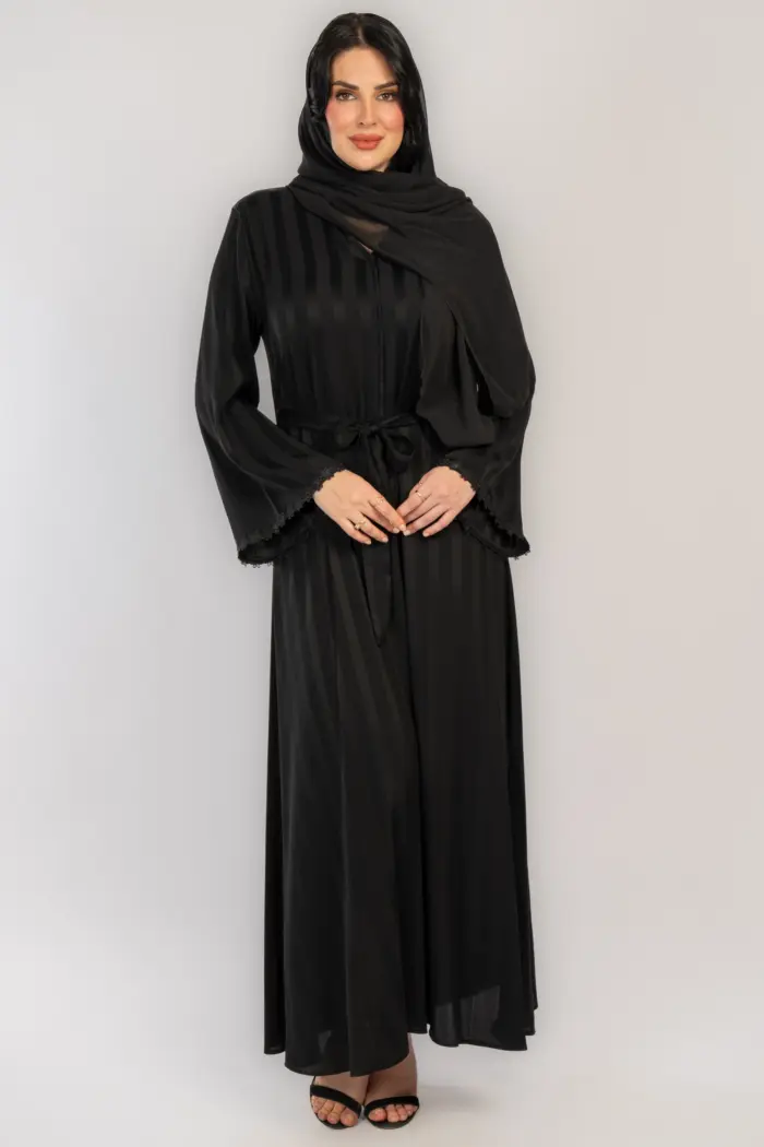 عباية خروج اسود مقلمة مع حزام - Image 1