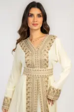 عباية شيفون ابيض تطريز فضي - Image 2